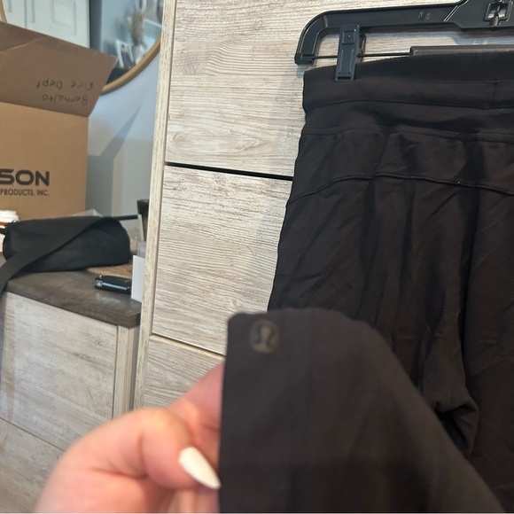 Lululemon Black Tapered Jogger Pants – Size 4 – High-Rise Lightweight Stretch - Picture 3 of 8